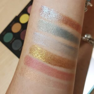 Makeup Revolution x Carmi MUA - Make Magic Palette Swatches
