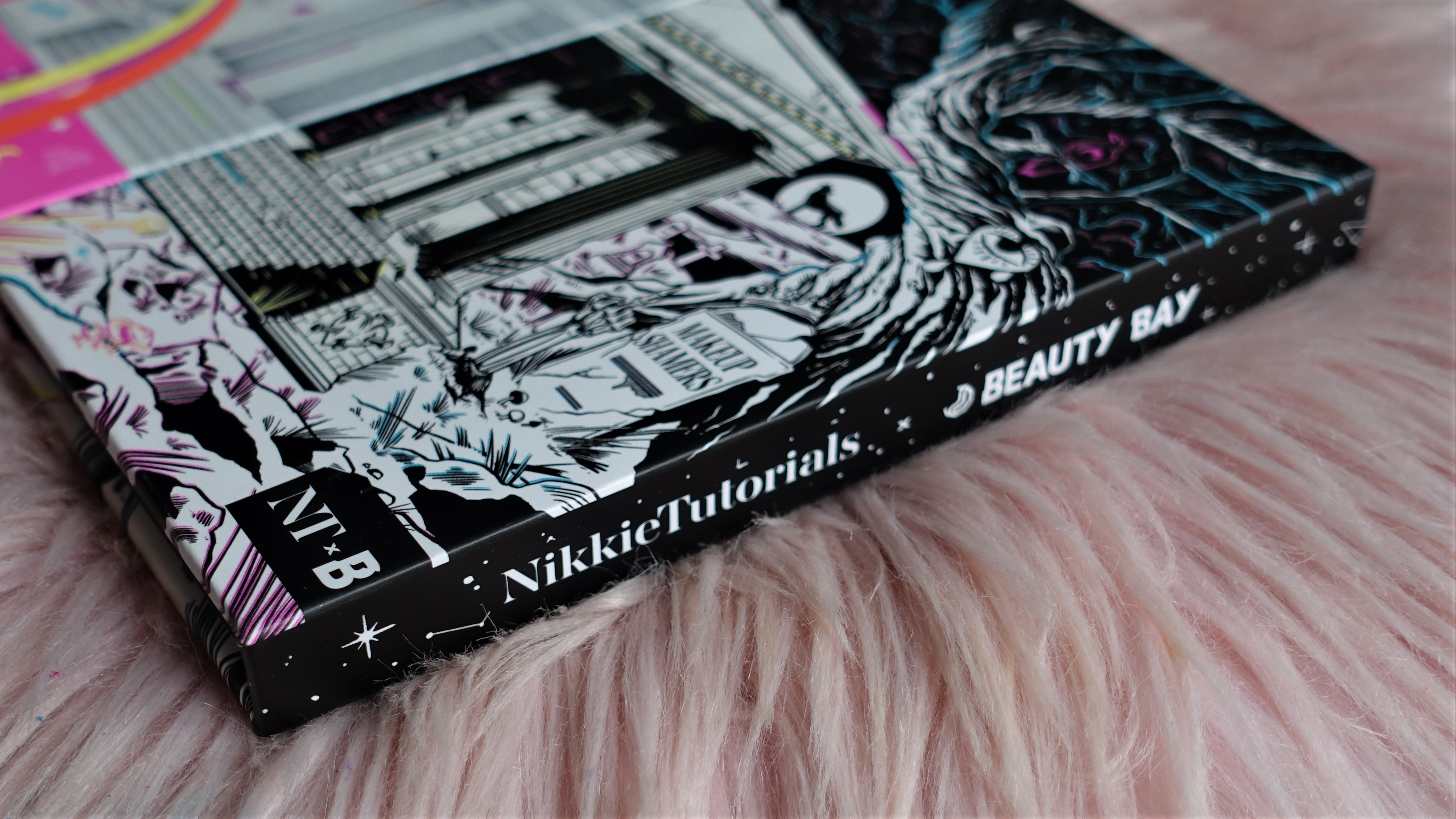 Nikkie Tutorials x Beauty Bay Collaboration Palette Review - Outside Packaging