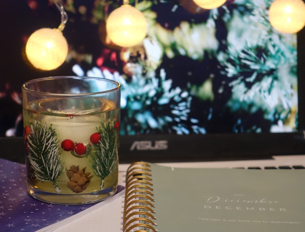 Blogmas Day 1: Christmas Candle from Primark (2020)