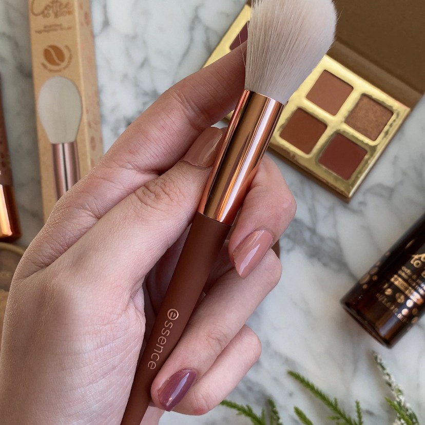 Coffee to Glow de Essence Brush