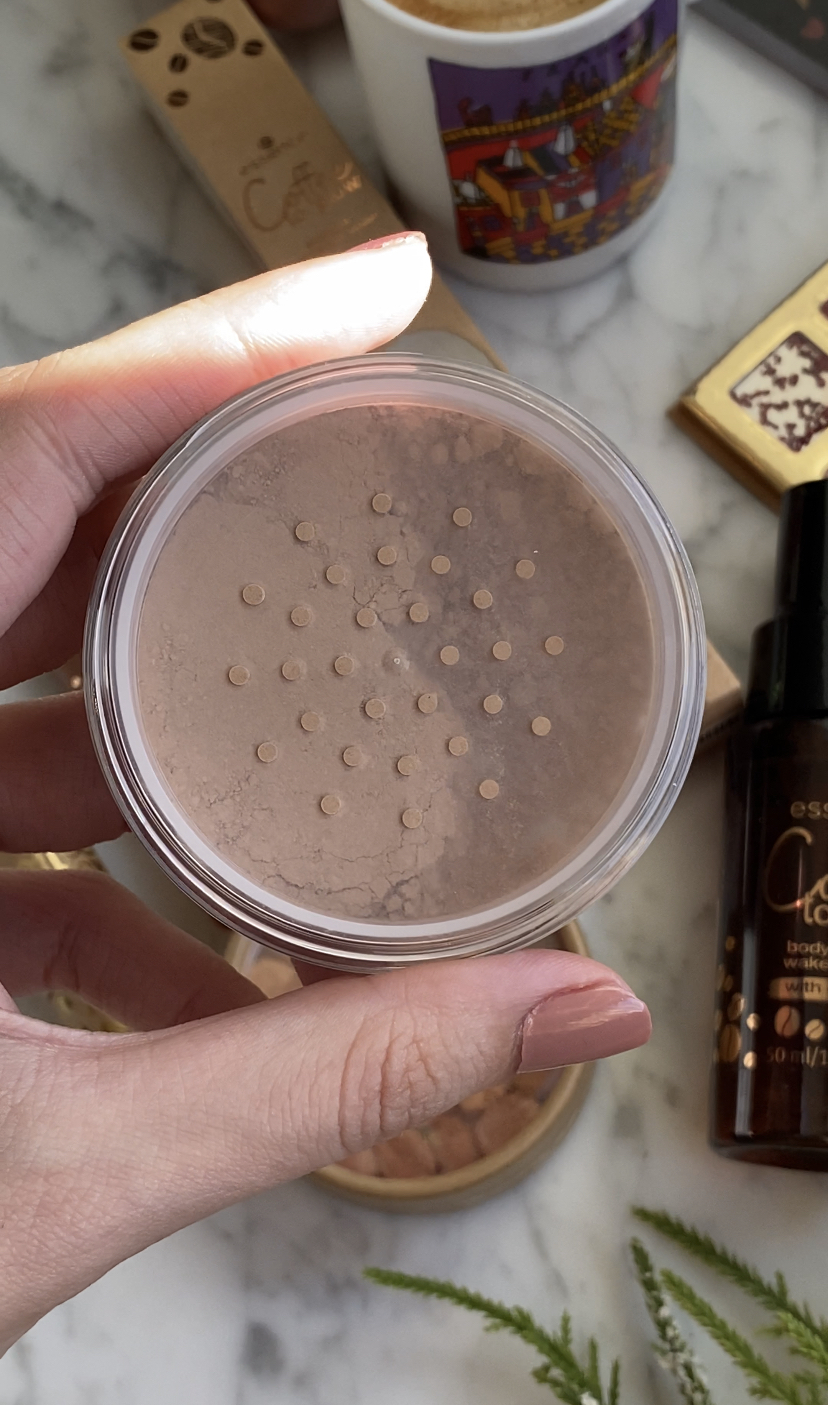 Coffee to Glow de Essence Face Scrub
