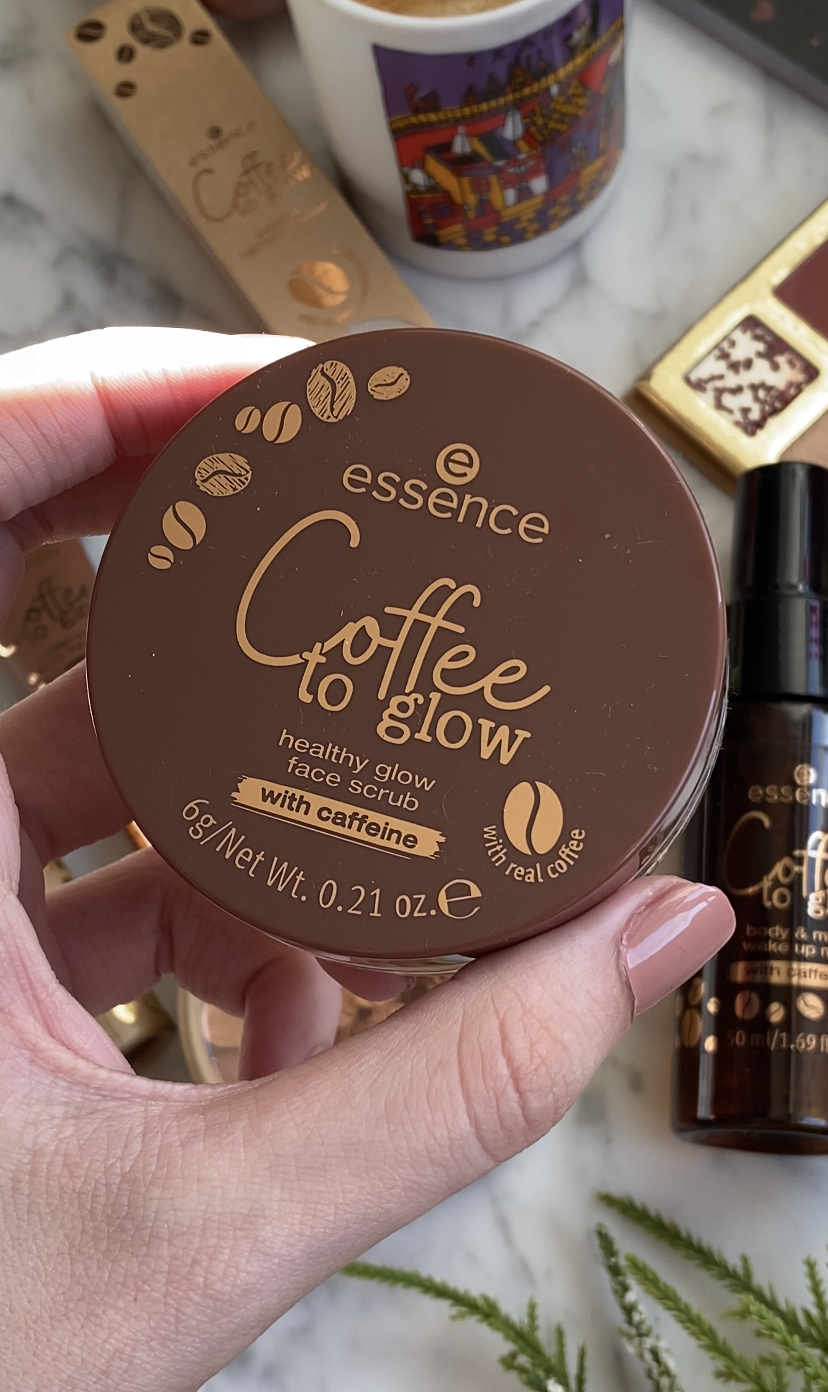 Coffee to Glow de Essence Face Scrub