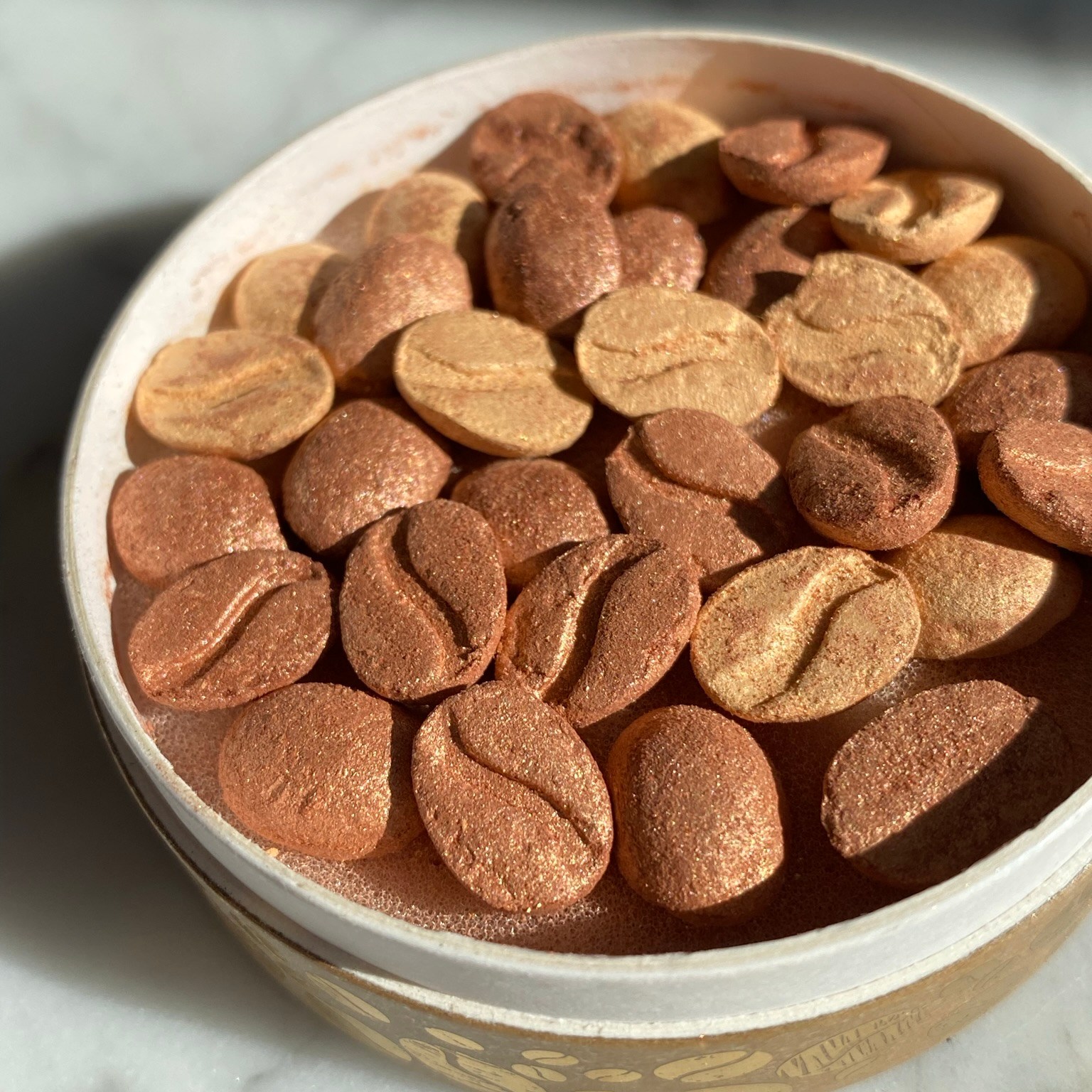 Coffee to Glow de Essence Highlighter