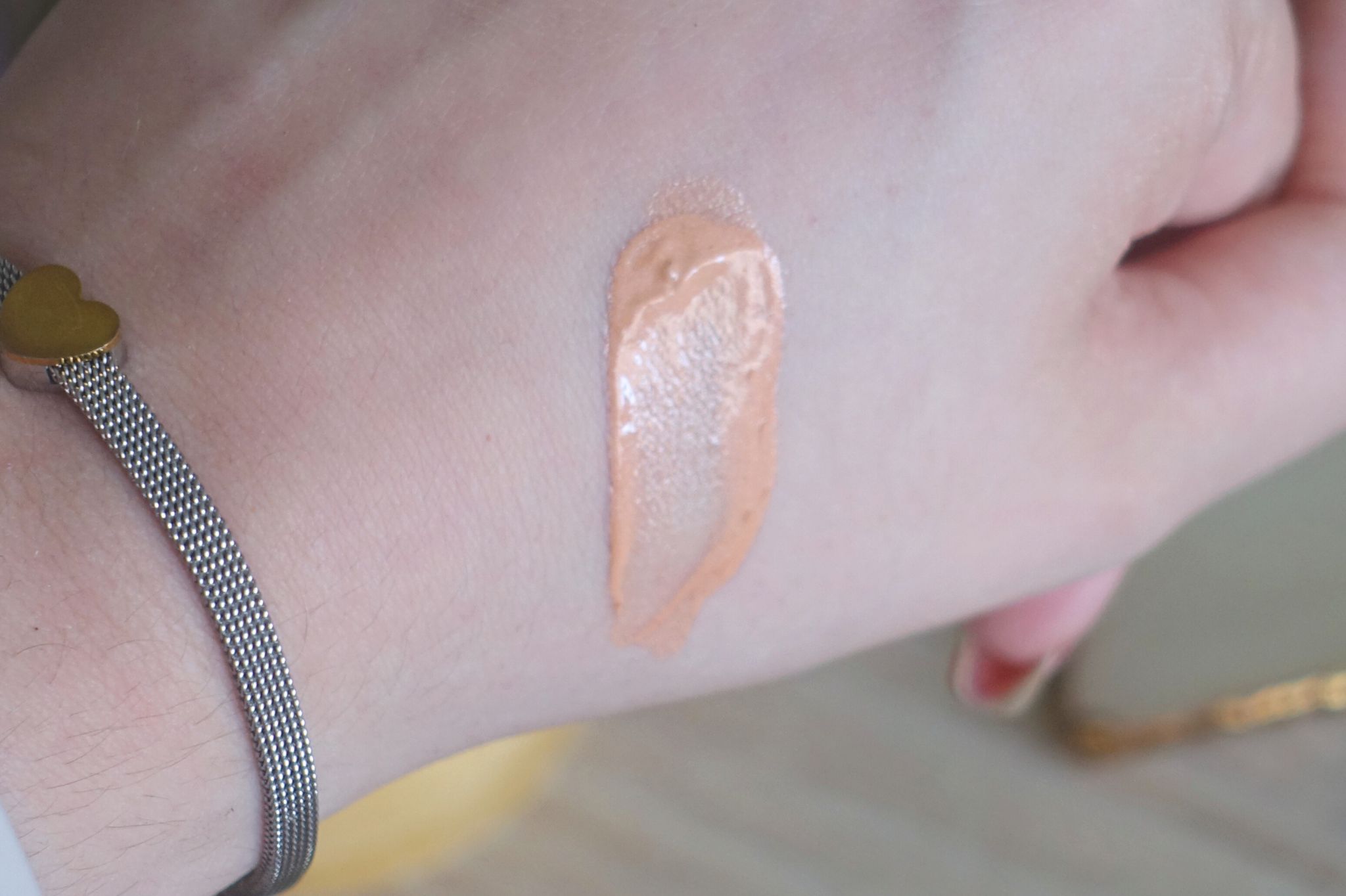 Pixi Beauty +C Vit UnderEye Brightener (Swatch)